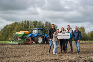 Koopmans opent Nedertarwe-veld in Leeuwarden